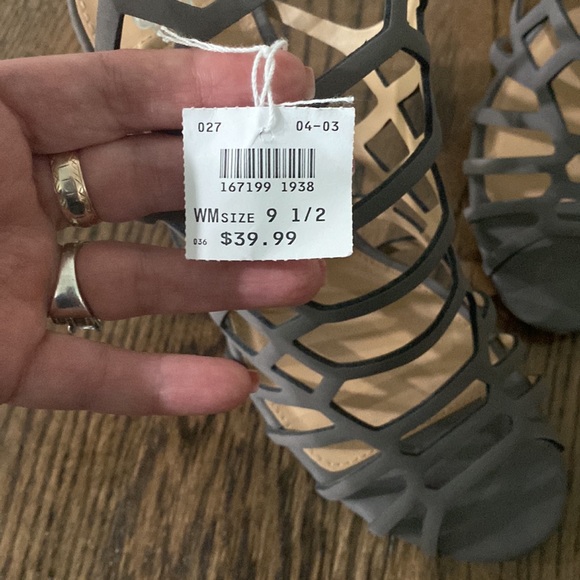 TRASH—-Shoes - - Picture 3 of 3